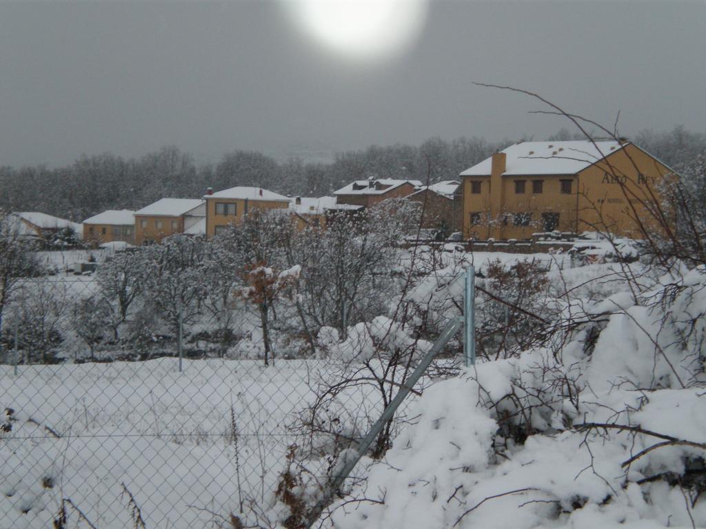 Arroyo de las Fraguas Hostal Restaurante Alto Rey מראה חיצוני תמונה